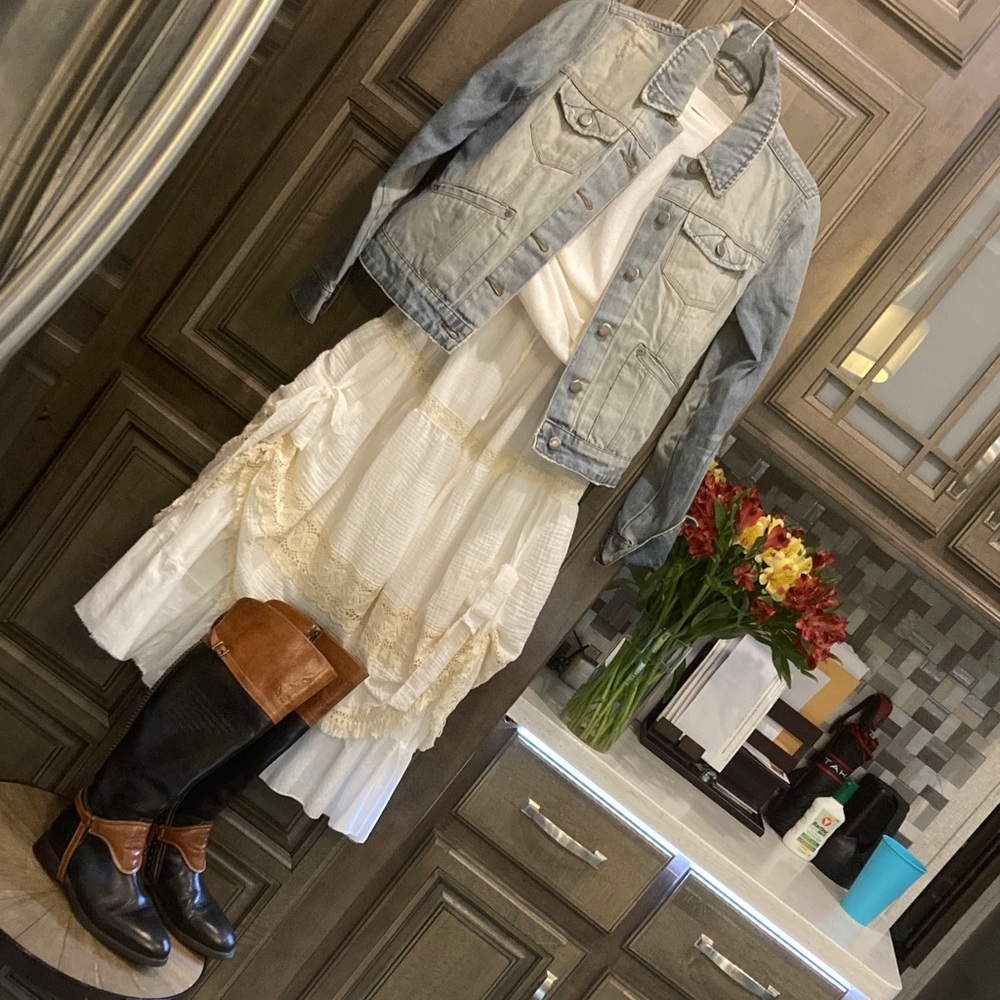 Elegant Western Cream Skirt - Picture 3 of 16